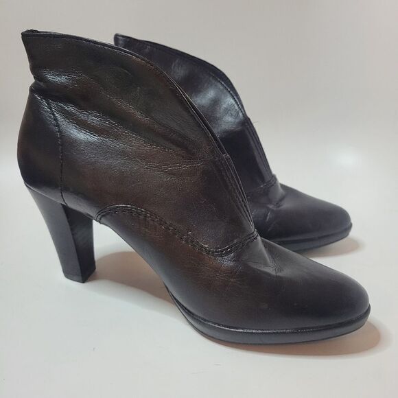 Liz Claiborne Black Leather Bonnie Heeled Boots - Picture 11 of 16